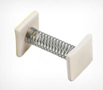 Крепление рекламной продукции, Ножки для воблера, Держатель-захват 'Акула' прямой поперечный захват - полный каталог на сайте. Изготовление и продажа Квадратный самоклеящийся держатель воблера на пружине высокого качества. Индивидуальный подход и оператив